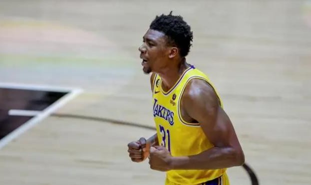 华体会官网-新年新气象！湖人豪取5连胜逼近前六 他们仍可争冠